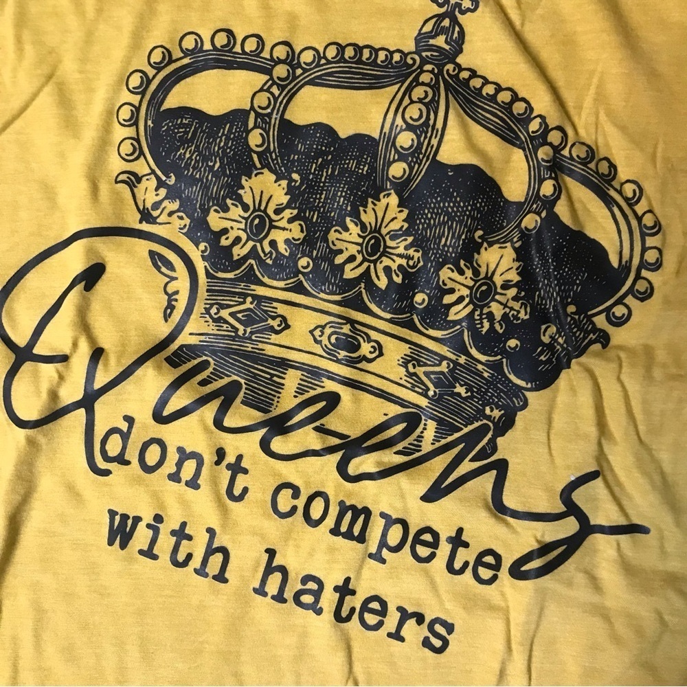 👑Queens .. Haters Tee
